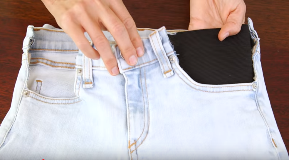 С этой хитростью давшие усадку джинсы будут в пору даже беременным