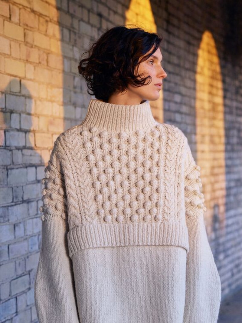 Для тех, кто вяжет: идеи модных осенне-зимних свитеров