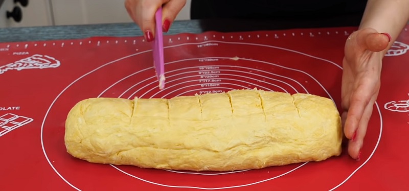 Как приготовить торт «Наполеон» с воздушной прослойкой из безе с грецкими орехами