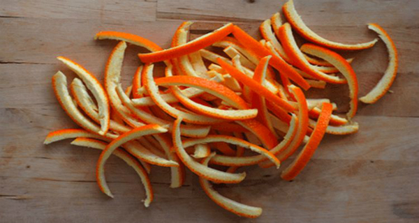 Знаете ли вы, как вы можете воспользоваться апельсиновой коркой? Мы оставляем вам руководство и вкусный рецепт!