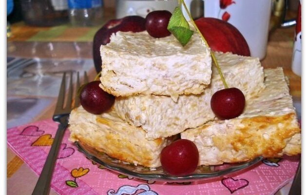 Диетическая творожная запеканка с яблоками, без муки и сахара!