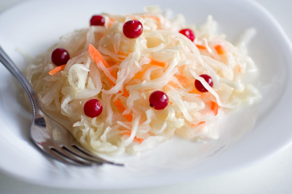 Квашенная капуста - очень полезный продукт. Особенно для женского организма