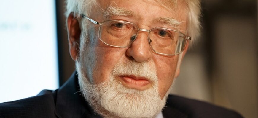 Академик Скулачёв рассказал, как замедлить старение. Есть только один способ!