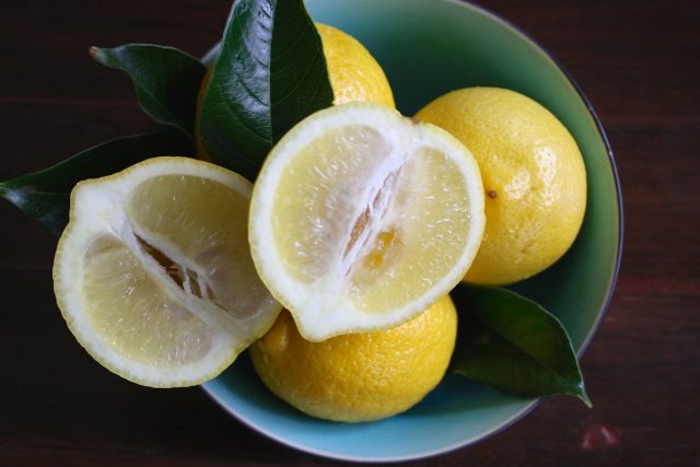 Кожура лимона? Вот 8 удивительных способов их применения!